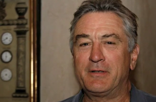 42.png - American Actor Robert de Niro in the Klausen Synagogue (2001)